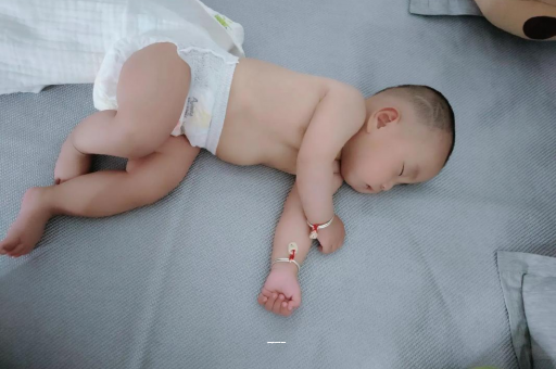 双鸭山孕妇肚子一跳一跳